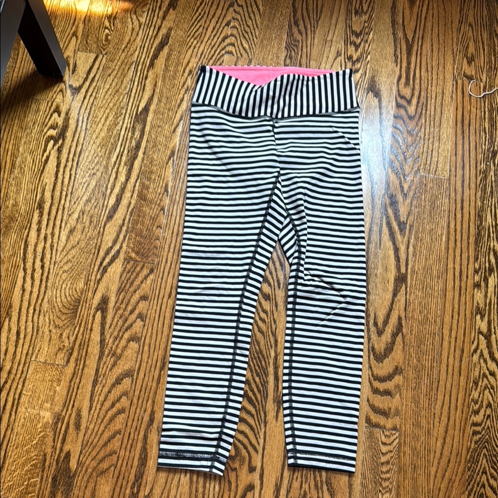 Lululemon black & white stripe leggings size 4